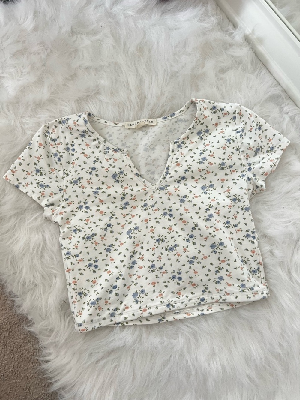 Aeropostale White Floral Notch-Neck Crop Top